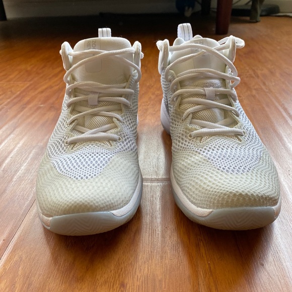 Nike Zoom Rev basketball shoes (Men’s 8) - Picture 2 of 4